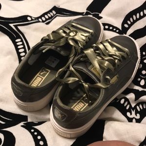 Satin pumas olive green size 4.5